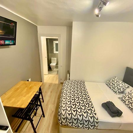 Suites Nuevas Con Bano Privado Frente Al Metro St Mwc Barcelona-Fira لوسبيتاليت دي يوبريغات المظهر الخارجي الصورة