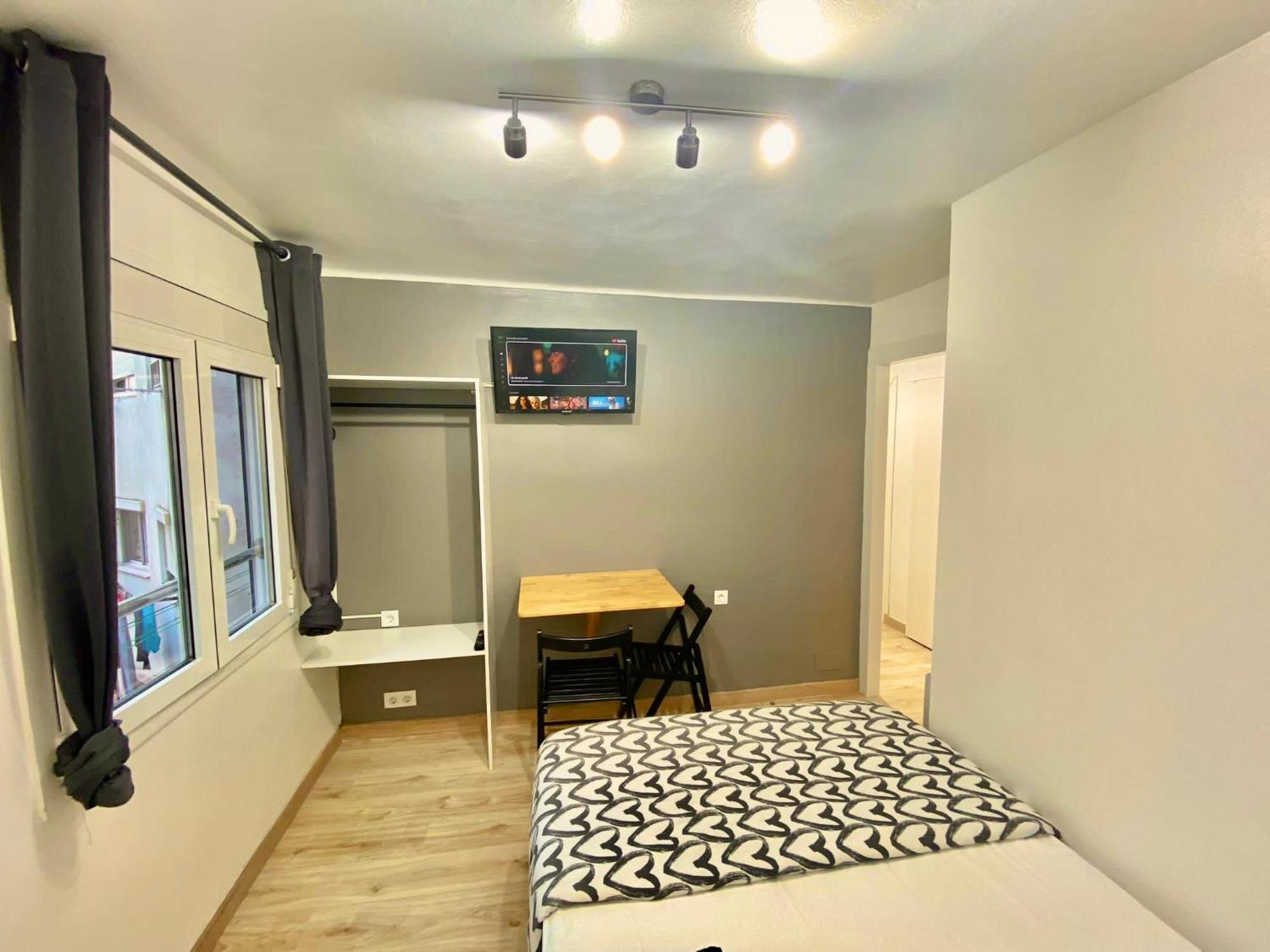 Suites Nuevas Con Bano Privado Frente Al Metro St Mwc Barcelona-Fira لوسبيتاليت دي يوبريغات المظهر الخارجي الصورة