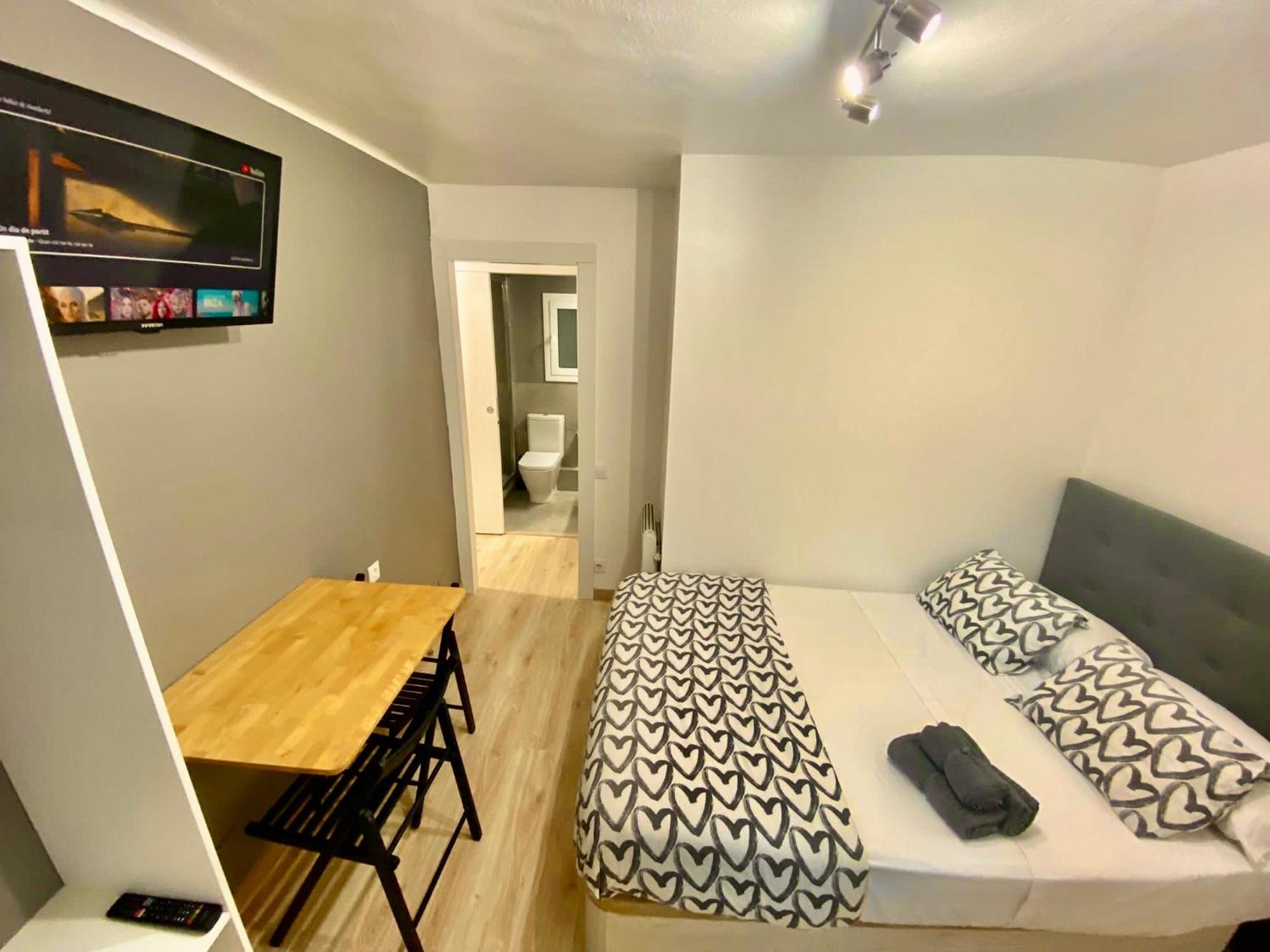 Suites Nuevas Con Bano Privado Frente Al Metro St Mwc Barcelona-Fira لوسبيتاليت دي يوبريغات المظهر الخارجي الصورة
