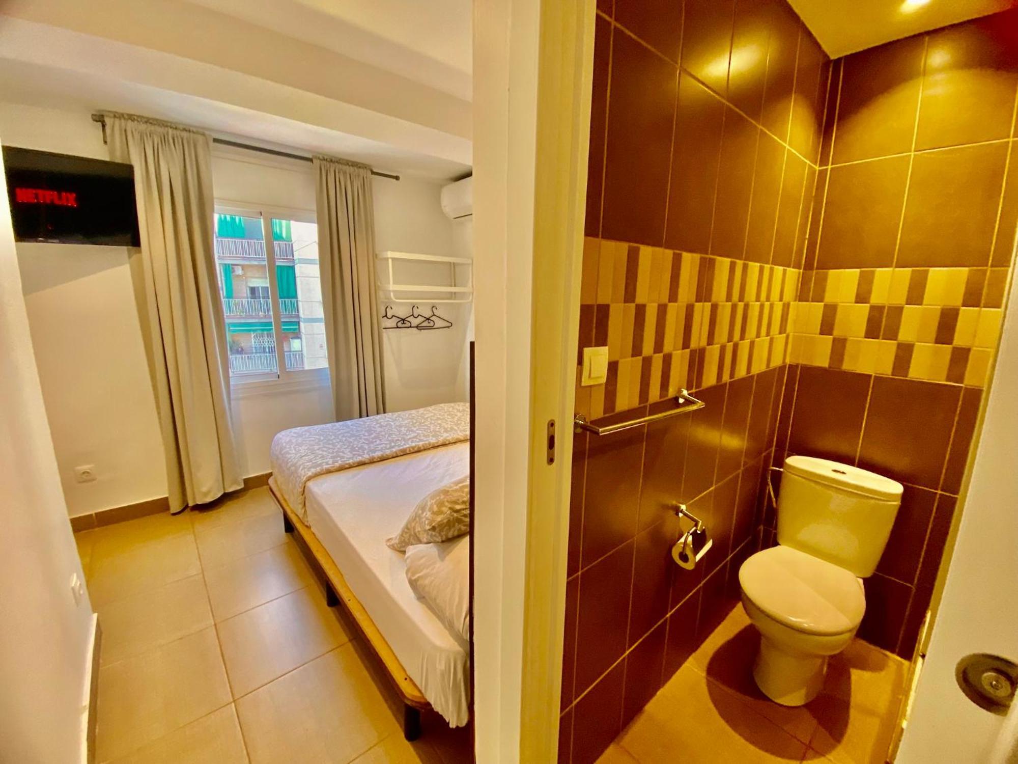 Suites Nuevas Con Bano Privado Frente Al Metro St Mwc Barcelona-Fira لوسبيتاليت دي يوبريغات المظهر الخارجي الصورة