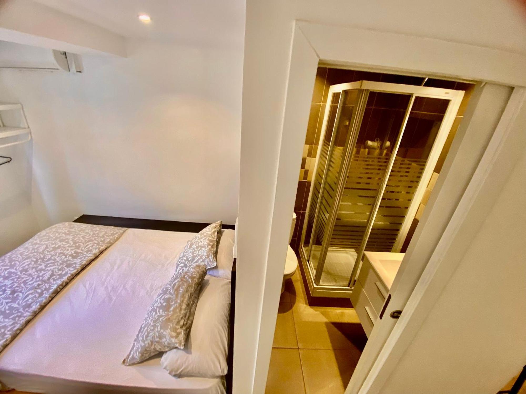 Suites Nuevas Con Bano Privado Frente Al Metro St Mwc Barcelona-Fira لوسبيتاليت دي يوبريغات المظهر الخارجي الصورة