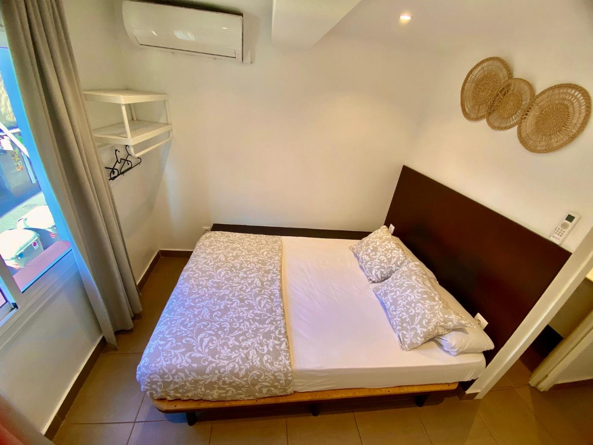 Suites Nuevas Con Bano Privado Frente Al Metro St Mwc Barcelona-Fira لوسبيتاليت دي يوبريغات المظهر الخارجي الصورة