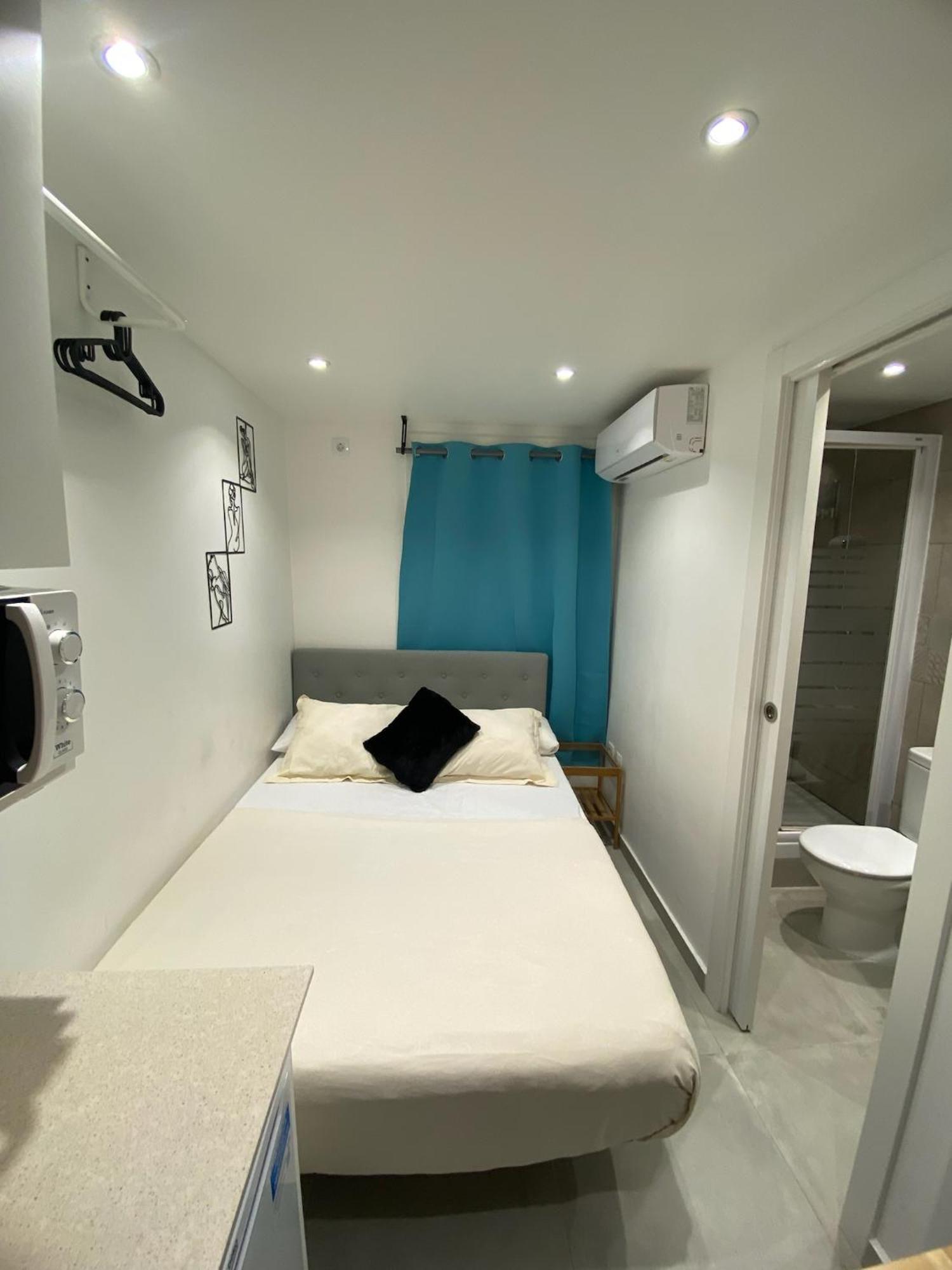 Suites Nuevas Con Bano Privado Frente Al Metro St Mwc Barcelona-Fira لوسبيتاليت دي يوبريغات المظهر الخارجي الصورة