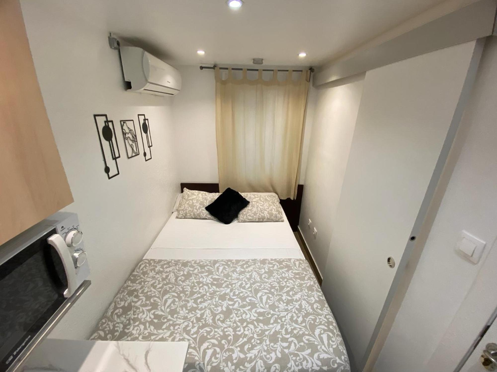 Suites Nuevas Con Bano Privado Frente Al Metro St Mwc Barcelona-Fira لوسبيتاليت دي يوبريغات المظهر الخارجي الصورة
