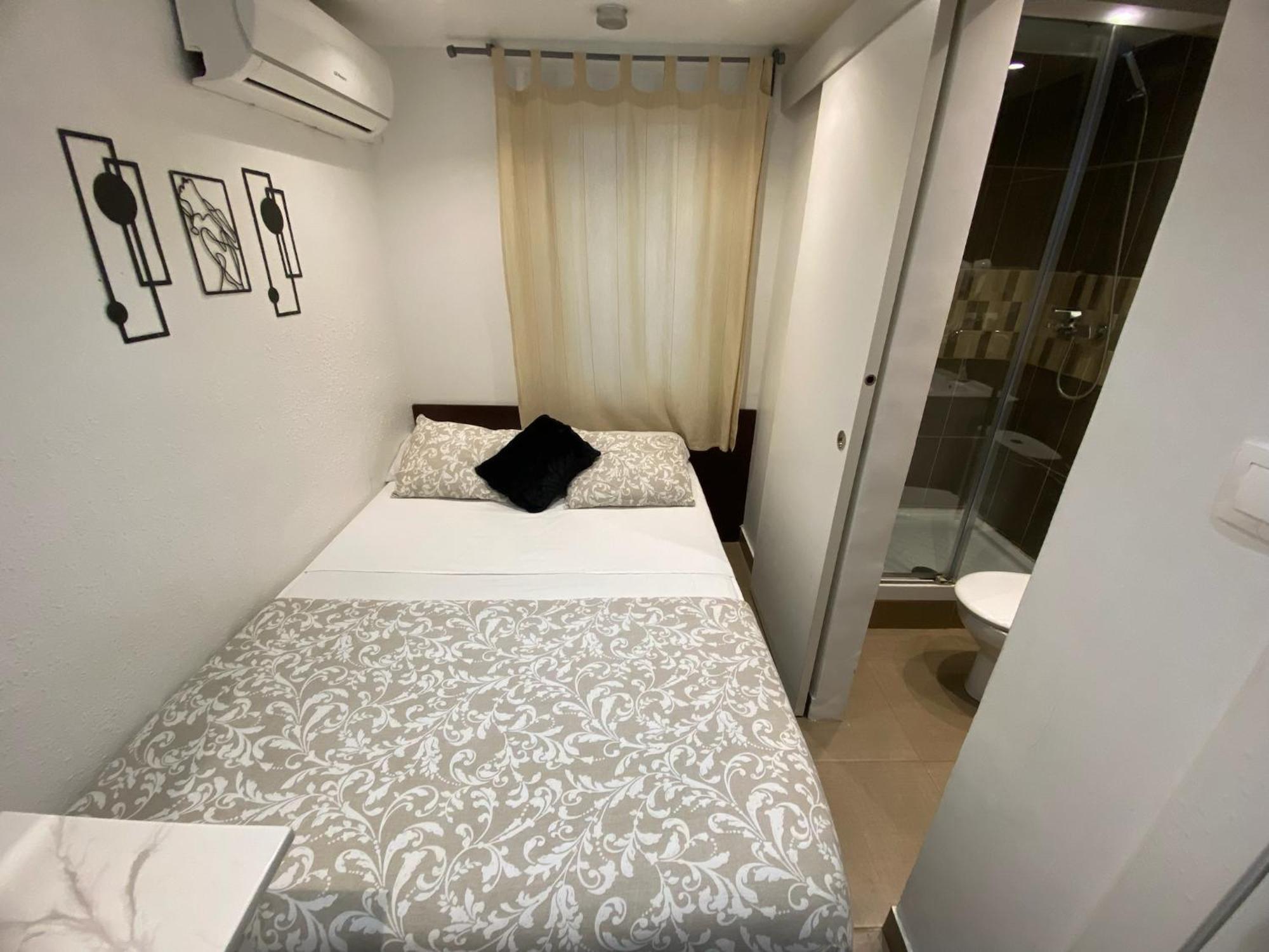 Suites Nuevas Con Bano Privado Frente Al Metro St Mwc Barcelona-Fira لوسبيتاليت دي يوبريغات المظهر الخارجي الصورة