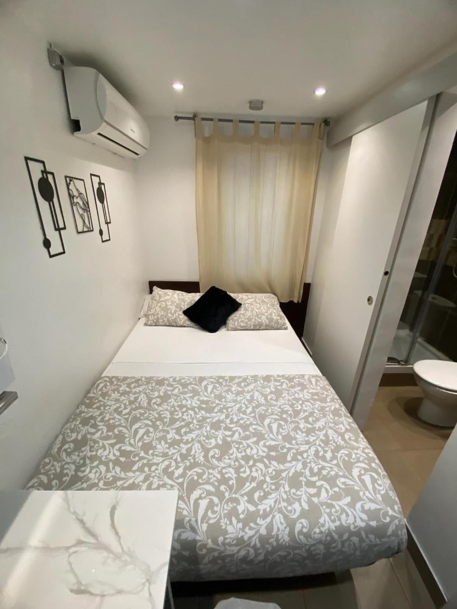 Suites Nuevas Con Bano Privado Frente Al Metro St Mwc Barcelona-Fira لوسبيتاليت دي يوبريغات المظهر الخارجي الصورة